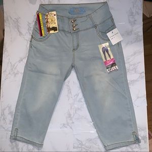 NWT Bella Jeans Butt Lifting Capri